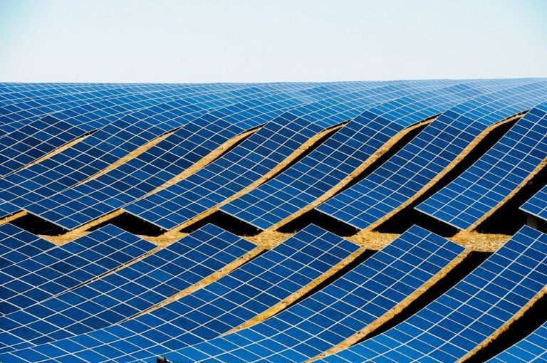 Istnieją dwa rodzaje poboru energii słonecznej, którą można wykorzystać
